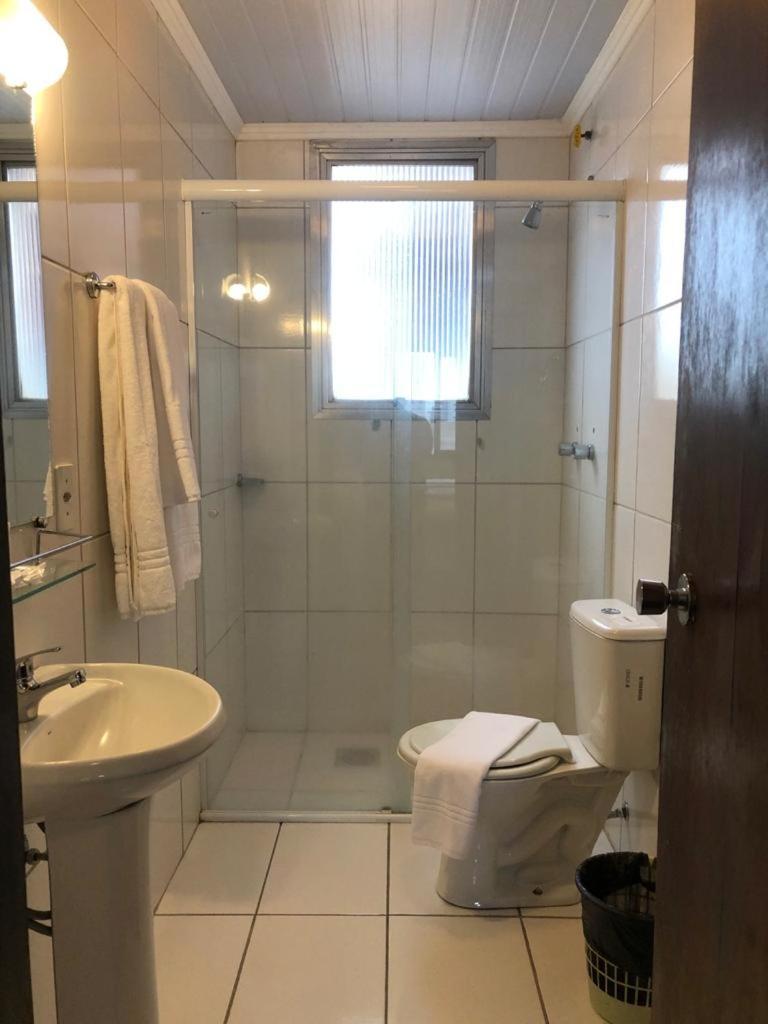 Hotel Estoril Pelotas Bagian luar foto