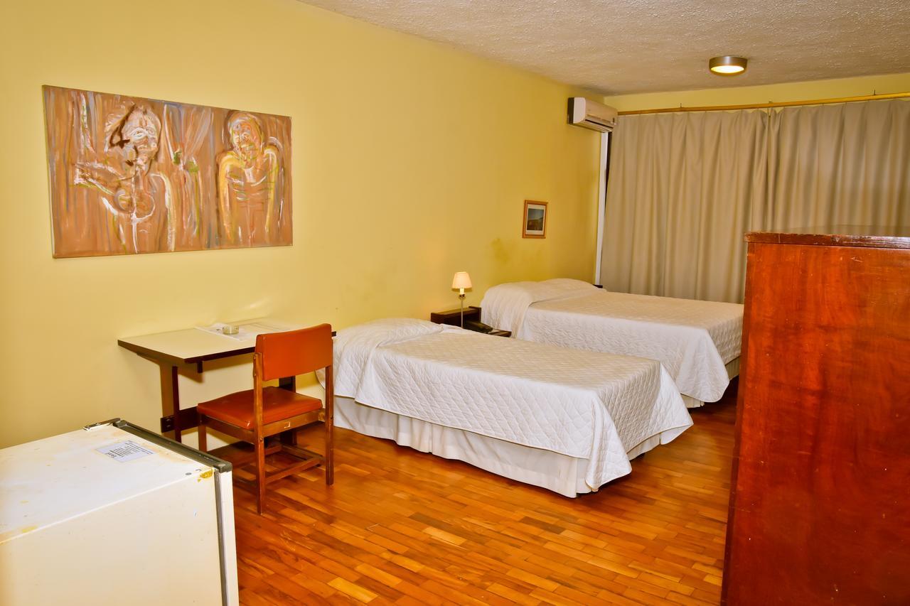 Hotel Estoril Pelotas Bagian luar foto